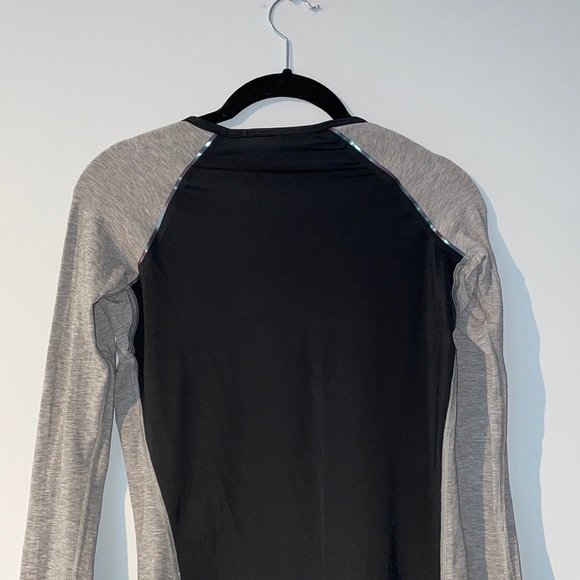NIKE Gray & Black Mesh Back DriFit Long Sleeve Top Size: M - Picture 3 of 7